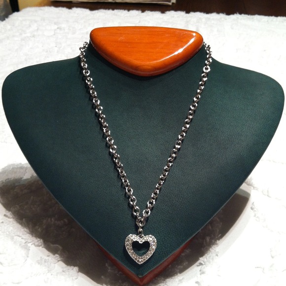 💎 Swarovski Pave Crystal Heart Necklace. - Picture 4 of 4
