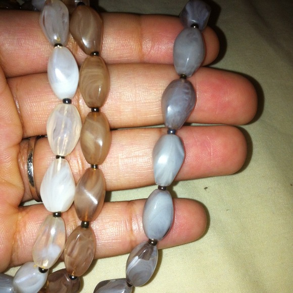 XGiFTEDX16" long three row beaded necklace - Picture 3 of 3