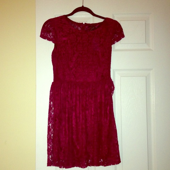 ❌SOLD❌Beautiful burgundy lace dress🎀