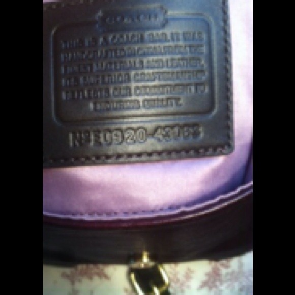 Host Pick 10/13 😎🎉Cross body Coach purse - Picture 4 of 4