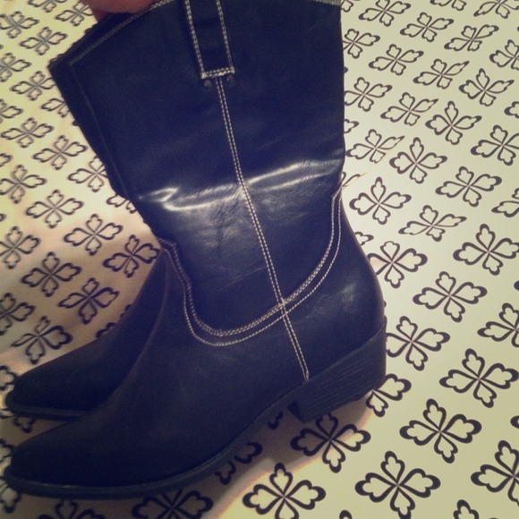 Black boots and scarf bundle!