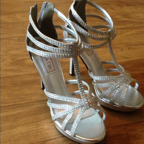 Beautiful Stunning Very Flattering Prom Heels - Picture 2 of 2