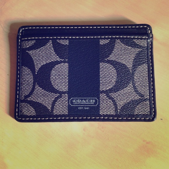 Coach Clutches & Wallets - SOLD ➡️ Coach card case