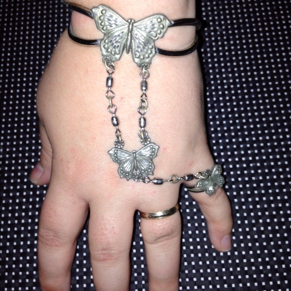 Very pretty butterfly bracelet chained to ring.