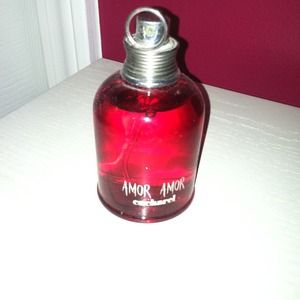🚫Traded🚫Amor perfume brand new