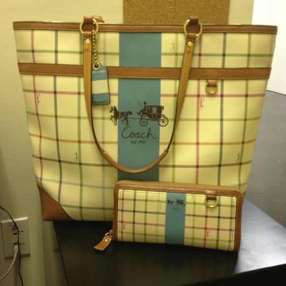 💯 Authentic Beautiful Coach Set