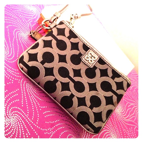 Coach Clutches & Wallets - NWOT Coach wristlet