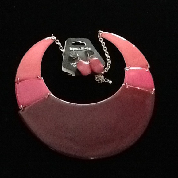 Pink necklace with earrings