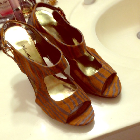 Heritage Style NO: Maya Tiger Print Heels REDUCED!