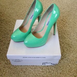 REDUCED!!!! Mint green Steven madden heels 💚