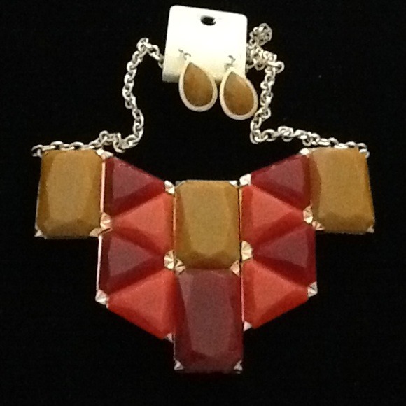 Multiple color necklace with earrings