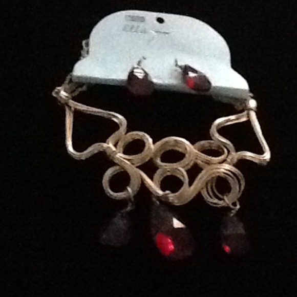 Gold@red necklace  with earrings