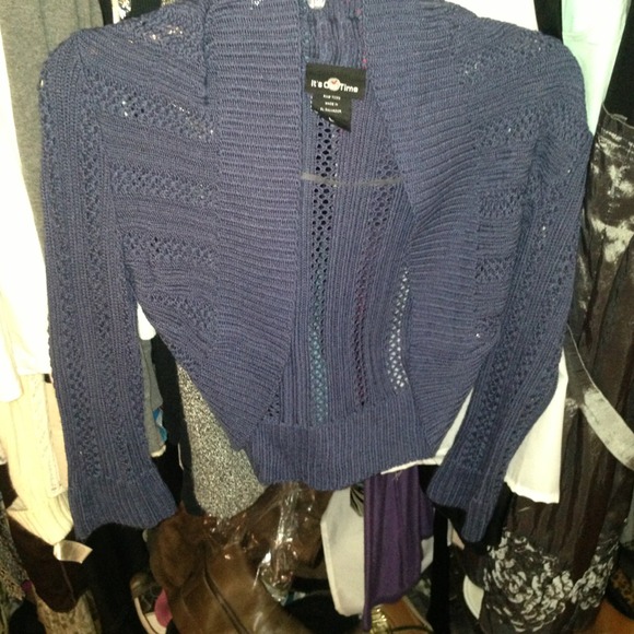 Cute blue sweater! Very comfortable to wear