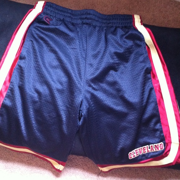 Men's basketball shorts with pockets