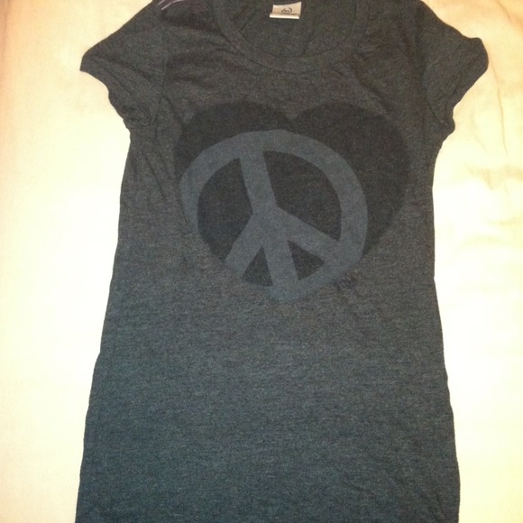 🚫Traded🚫Victoria secret pink gray peace shirt