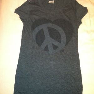 🚫Traded🚫Victoria secret pink gray peace shirt
