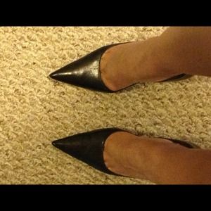 Black Pointy toe pumps..SOLD....