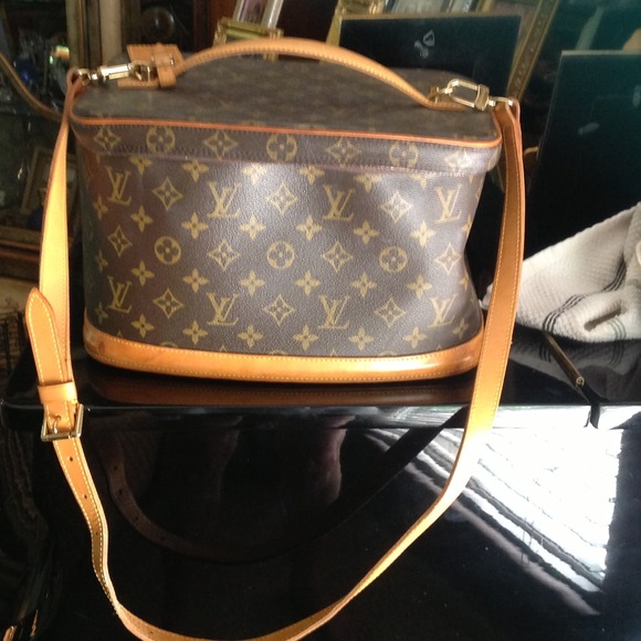 louis vuitton makeup train case
