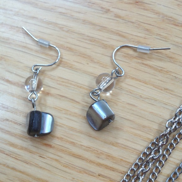 NWOT Earring and Necklace Set - Picture 3 of 4