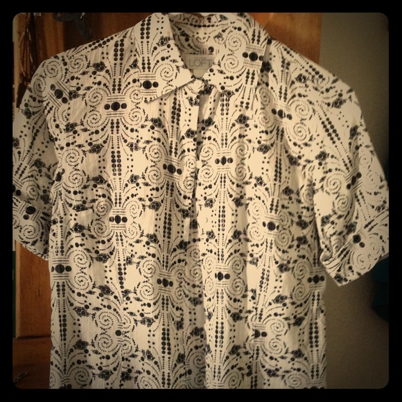 Ann Taylor Loft short sleeved shirt