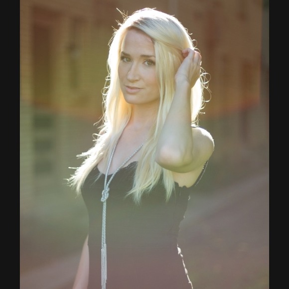 ✨😀Meet your Posher!😘✨ - Picture 2 of 4