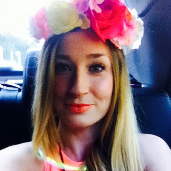 ✨😀Meet your Posher!😘✨ - Picture 3 of 4