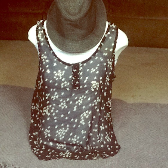 ❌Sold❌Sheer star top Size Large