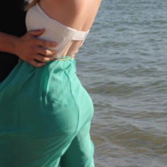 Green and white high-low dress! ✨✨ - Picture 2 of 3