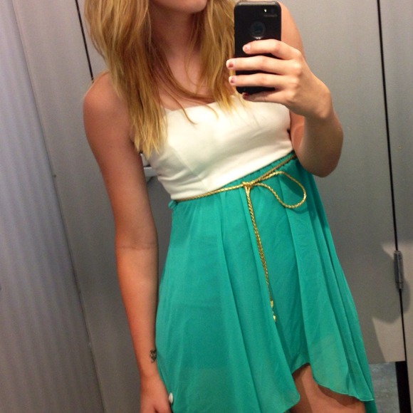 Green and white high-low dress! ✨✨ - Picture 3 of 3