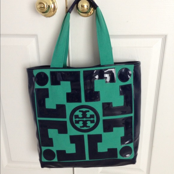 SOLD! Gorgeous, large tory burch bag