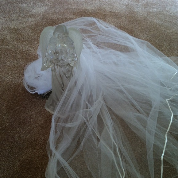***2x REDUCED*** Bridal veil
