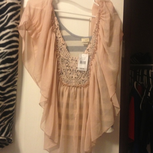 Brand new day trip top