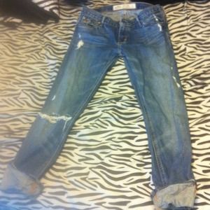 Size 0 distressed Hollister jean capris