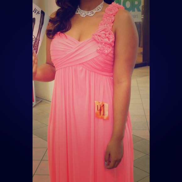 Coral/pink beautiful prom/pageant gown