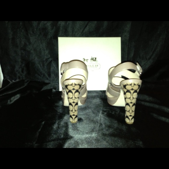 ✖SOLD ON EBay✖COACH Leather & Signature Heel - Picture 4 of 4