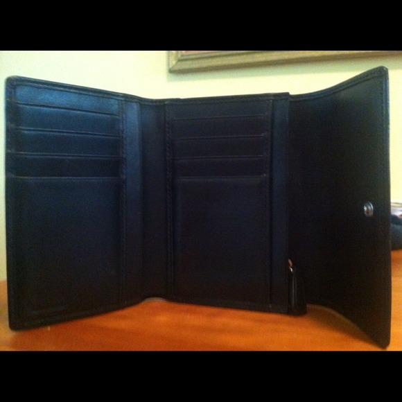 Low price*Classic 💯Coach - Picture 2 of 2