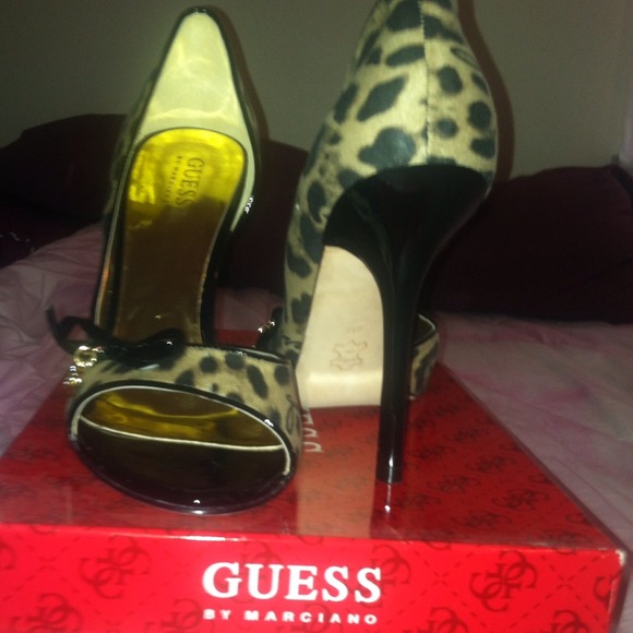 ❌SOLD❌ Peep toe Pumps - Picture 3 of 3