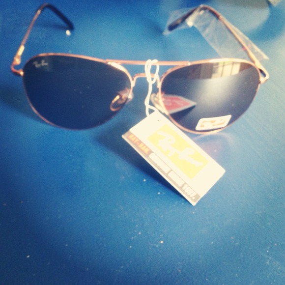 New with tags Rose gold Ray Ban sun glasses