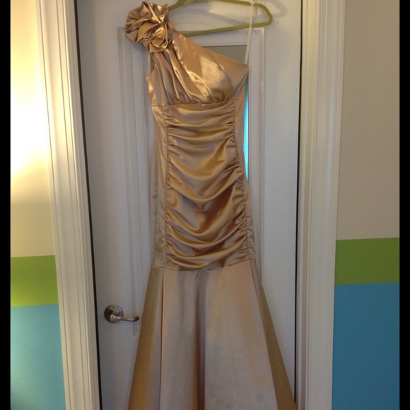 Jessica McClintock Gold Mermaid Gown - Picture 3 of 3