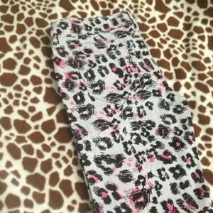 Grey & pink cheetah/leopard print skinny jeans