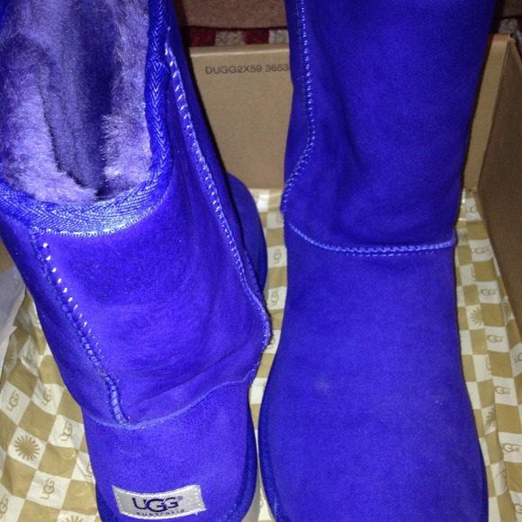 UGGS ( reserved for @jhallynejr)