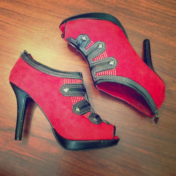 🚨REDUCED🚨 Dollhouse Booties