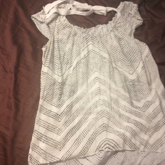 Shirt! Only worn twice! Looks brand new! - Picture 2 of 2