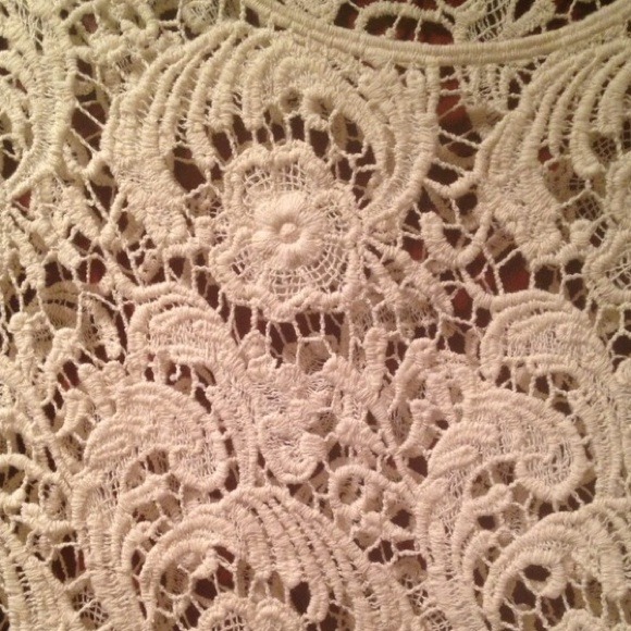 💐🌹🌸 SOLD 🎉HP - Express Crochet Beige Crop Top - Picture 3 of 4