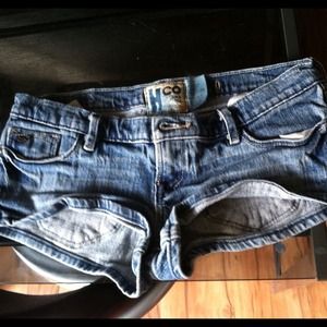 Hollsiter jean shorts!:)