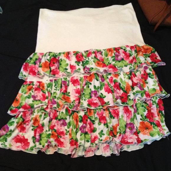 ⛔Reduced ⛔Floral skirt