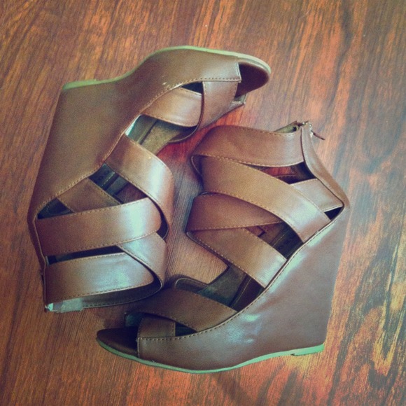 Strappy Tan Wedges