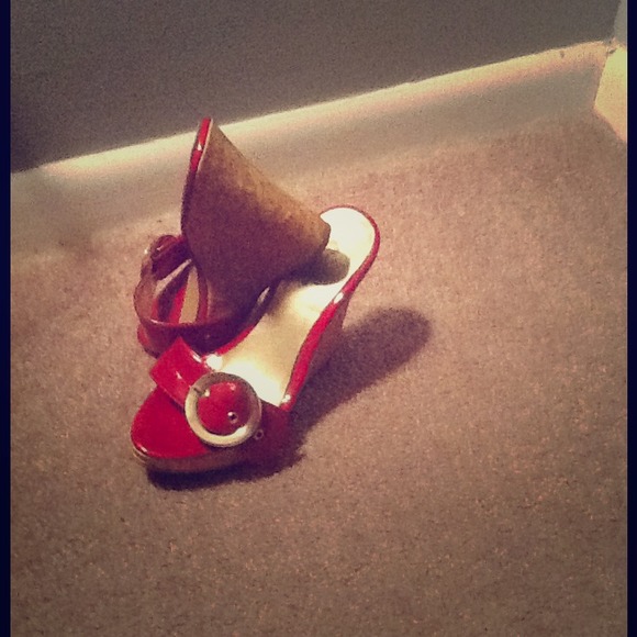 Red buckle wedges