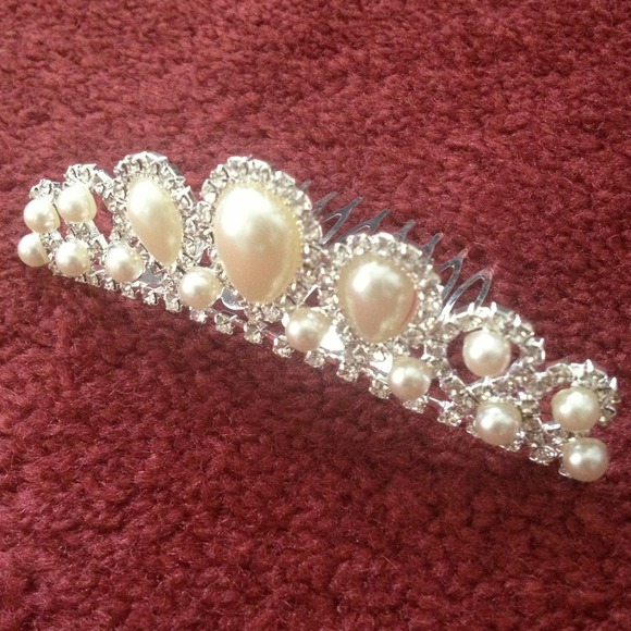 NEW Wedding Princess Pearl Crystal Tiara Comb - Picture 3 of 4