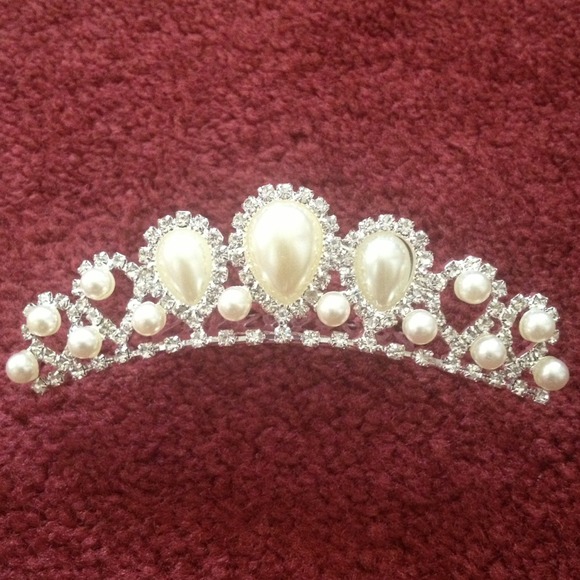 NEW Wedding Princess Pearl Crystal Tiara Comb - Picture 4 of 4